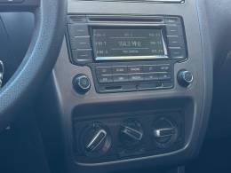 VOLKSWAGEN - FOX - 2015/2015 - Vermelha - R$ 45.900,00