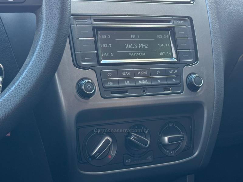 VOLKSWAGEN - FOX - 2015/2015 - Vermelha - R$ 45.900,00