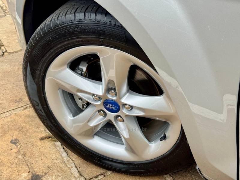 FORD - FOCUS - 2011/2012 - Prata - R$ 43.900,00