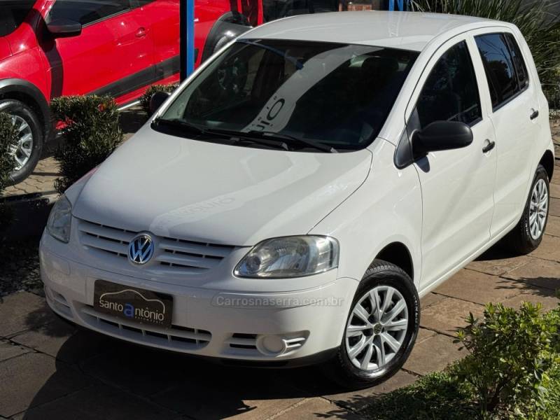 VOLKSWAGEN - FOX - 2004/2005 - Branca - R$ 27.900,00