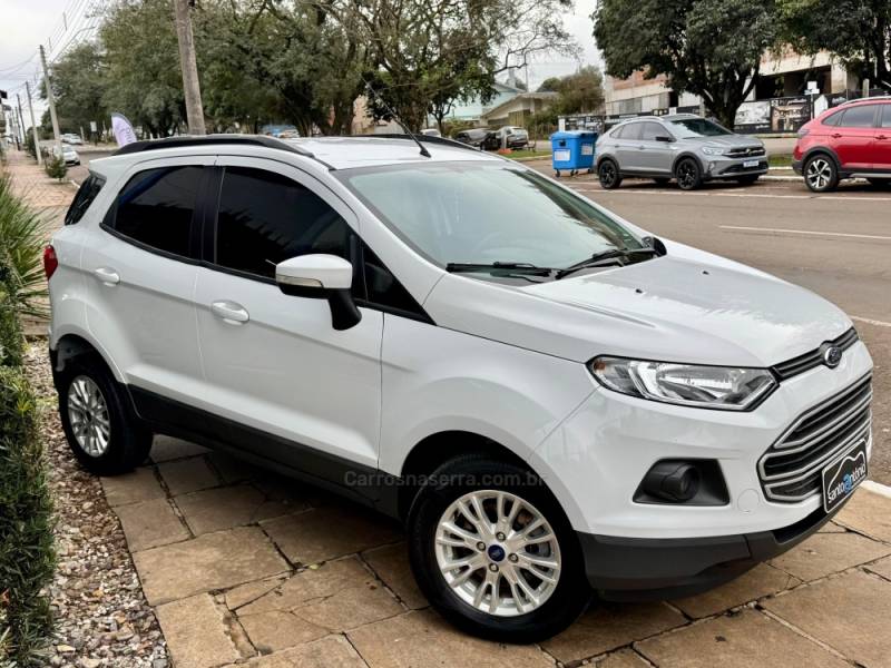 FORD - ECOSPORT - 2016/2017 - Branca - R$ 59.900,00