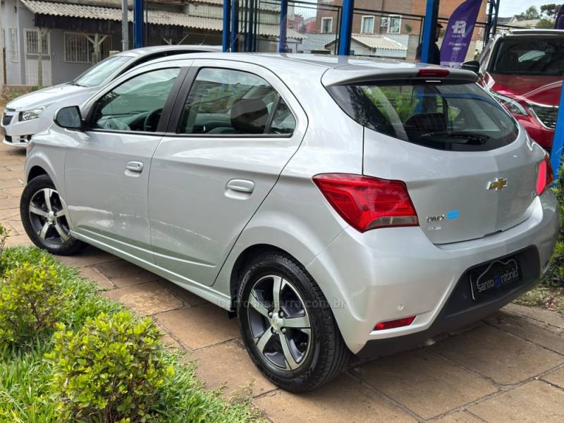 CHEVROLET - ONIX - 2017/2018 - Prata - R$ 67.900,00