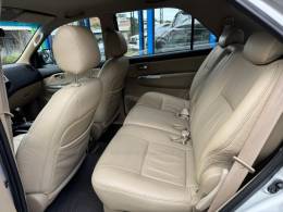 TOYOTA - HILUX SW4 - 2014/2015 - Prata - R$ 117.900,00