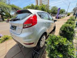 FORD - FIESTA - 2016/2017 - Prata - R$ 54.900,00
