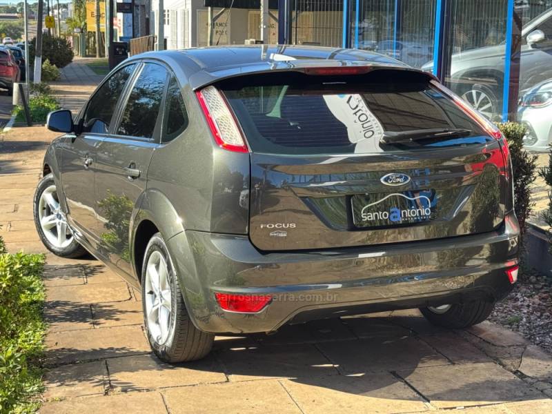 FORD - FOCUS - 2013/2013 - Cinza - R$ 45.900,00