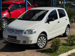 VOLKSWAGEN - FOX - 2004/2005 - Branca - R$ 27.900,00