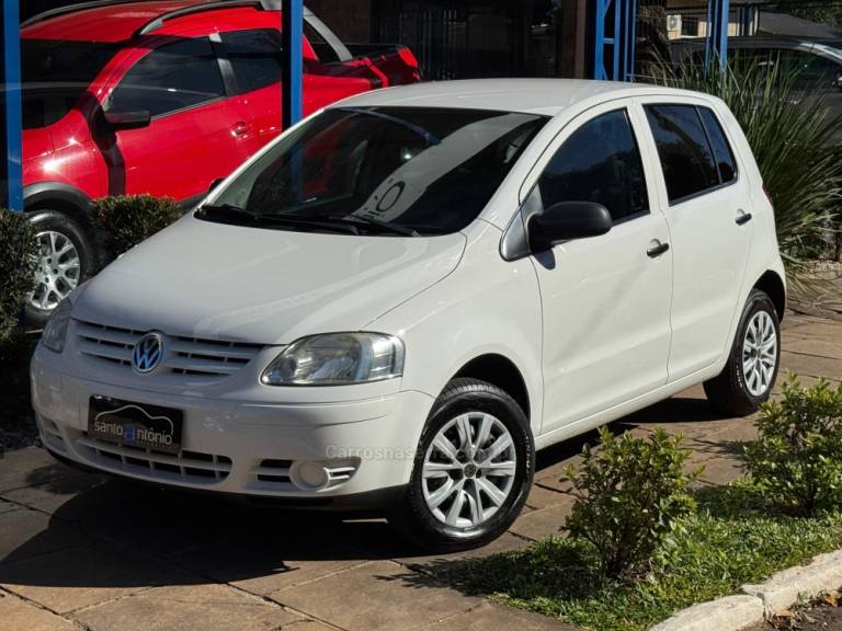 VOLKSWAGEN - FOX - 2004/2005 - Branca - R$ 27.900,00