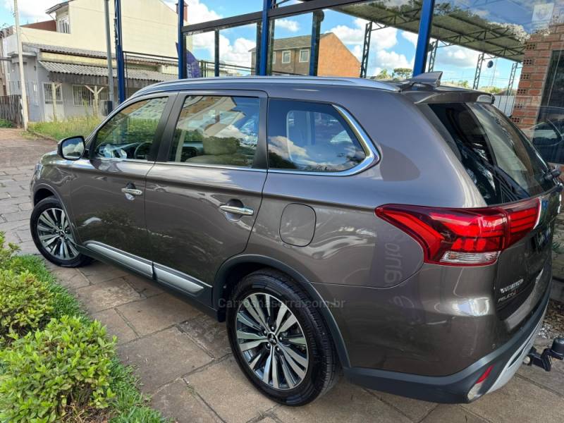 MITSUBISHI - OUTLANDER - 2018/2019 - Prata - R$ 159.900,00