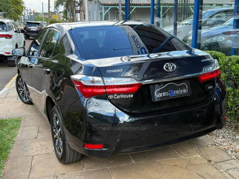 TOYOTA - COROLLA - 2017/2018 - Preta - R$ 89.900,00