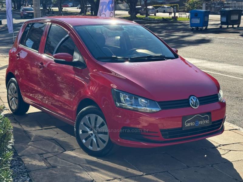 VOLKSWAGEN - FOX - 2015/2015 - Vermelha - R$ 45.900,00