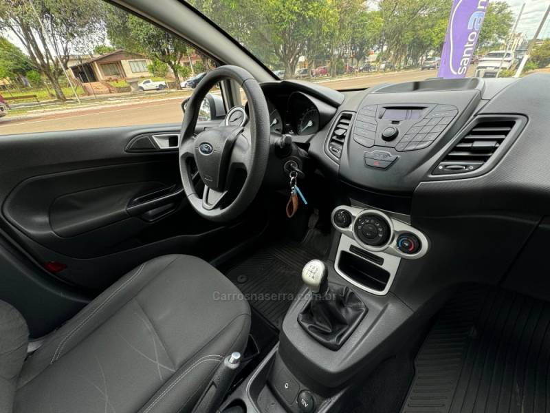 FORD - FIESTA - 2016/2017 - Prata - R$ 54.900,00