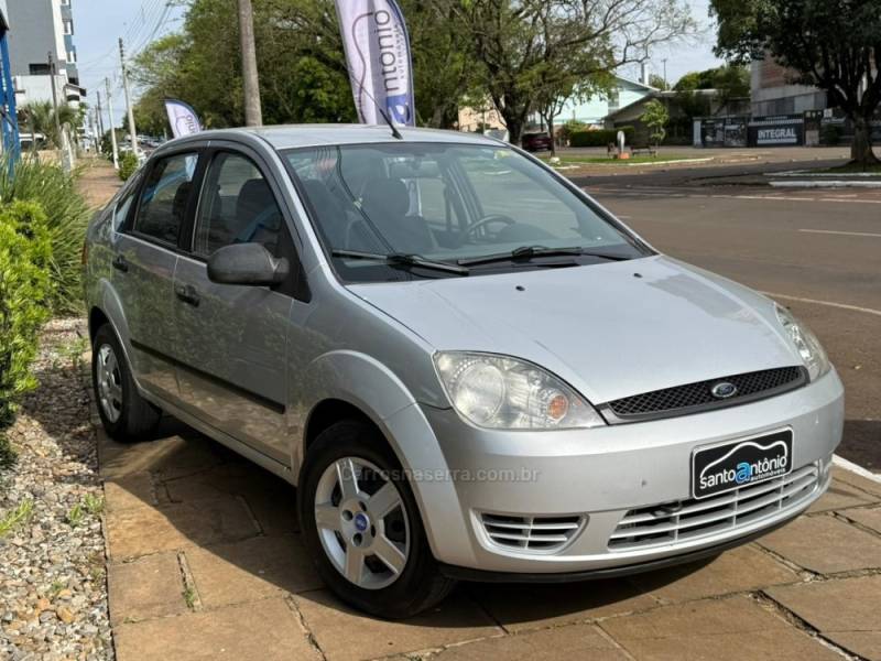 FORD - FIESTA - 2006/2007 - Prata - R$ 24.900,00