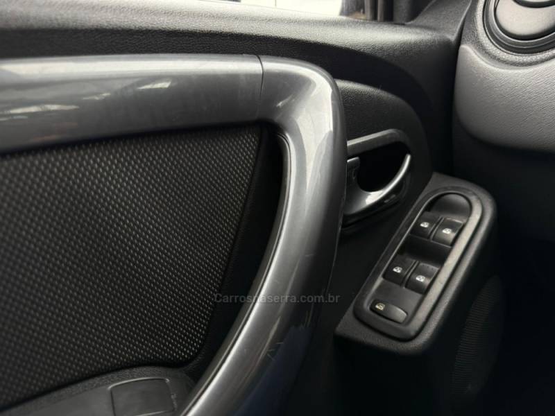 RENAULT - DUSTER - 2012/2012 - Azul - R$ 49.900,00