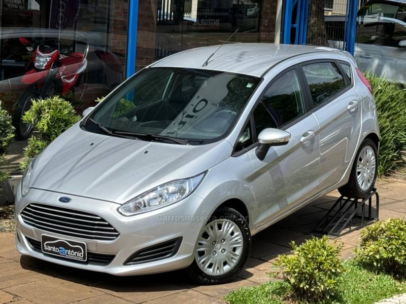 FORD - FIESTA - 2016/2017 - Prata - R$ 54.900,00