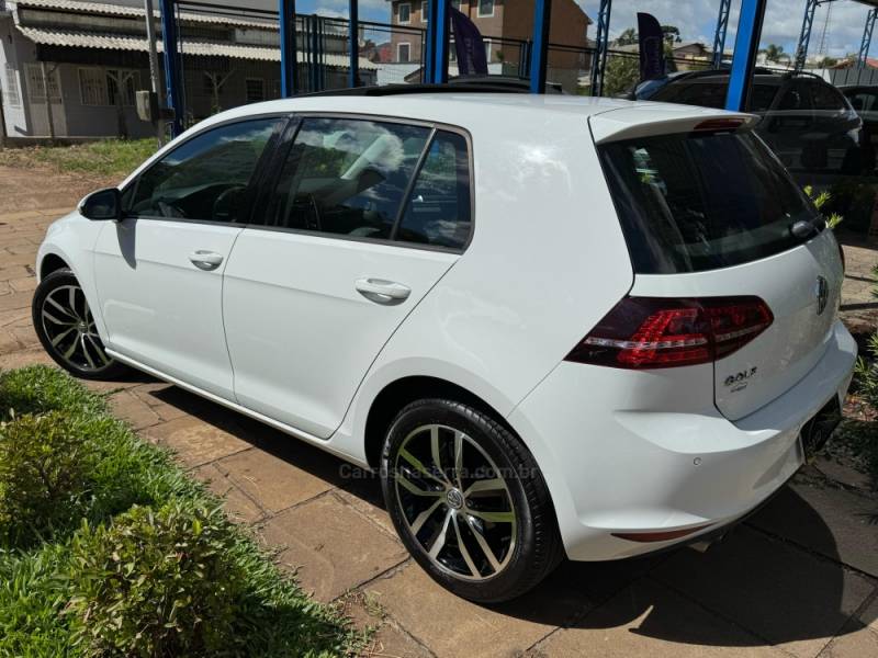 VOLKSWAGEN - GOLF - 2017/2017 - Branca - R$ 94.900,00
