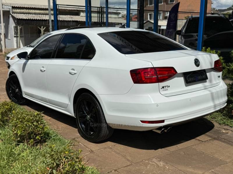 VOLKSWAGEN - JETTA - 2016/2016 - Branca - R$ 99.900,00