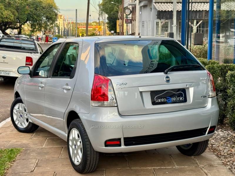 FIAT - PALIO - 2006/2007 - Prata - R$ 29.900,00