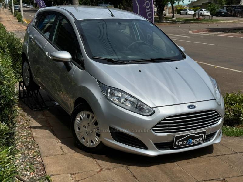 FORD - FIESTA - 2016/2017 - Prata - R$ 54.900,00