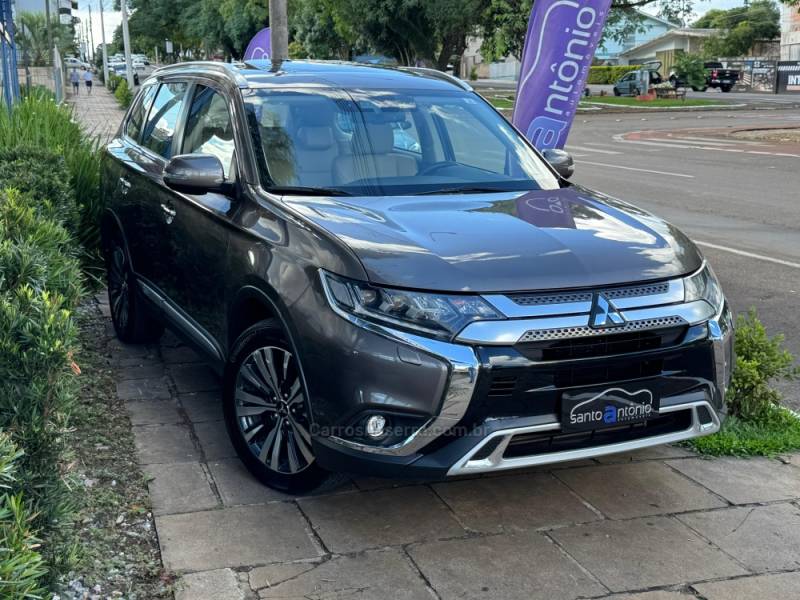 MITSUBISHI - OUTLANDER - 2018/2019 - Prata - R$ 159.900,00