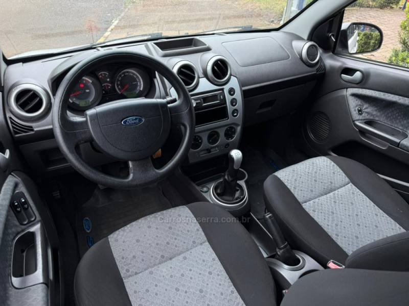 FORD - FIESTA - 2012/2013 - Branca - R$ 34.900,00