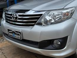 TOYOTA - HILUX SW4 - 2014/2015 - Prata - R$ 117.900,00