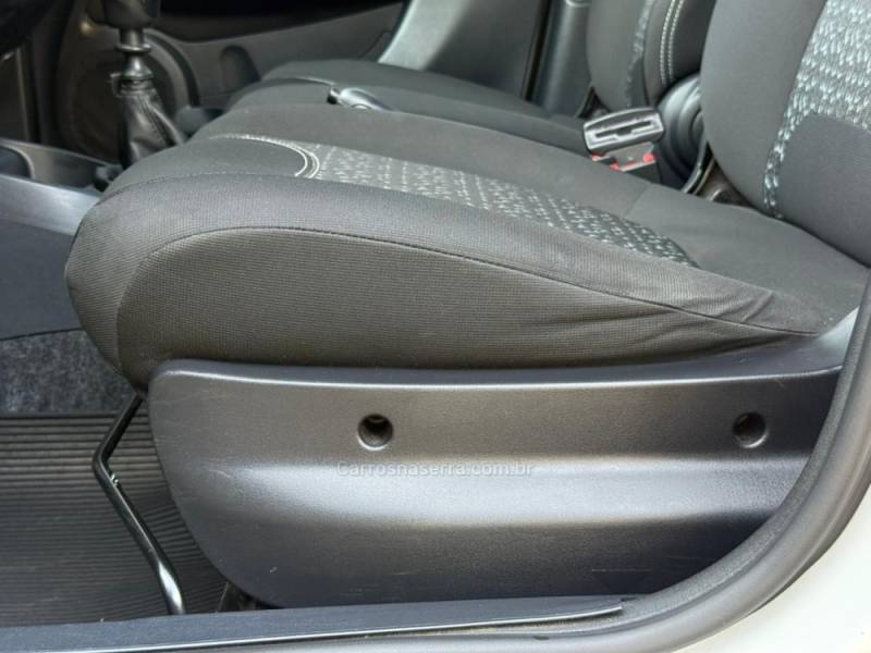 FIAT - UNO - 2021/2021 - Branca - R$ 46.900,00