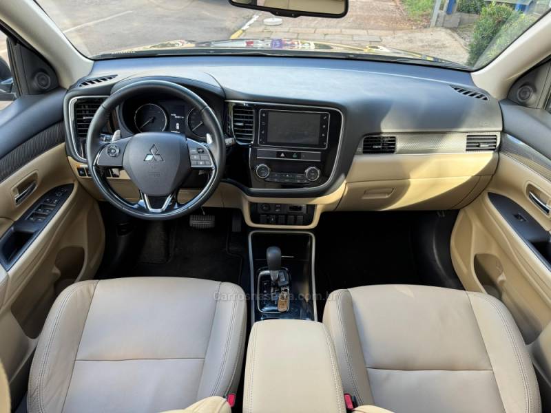 MITSUBISHI - OUTLANDER - 2018/2019 - Prata - R$ 159.900,00