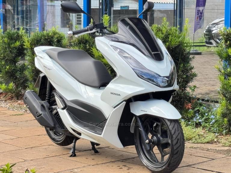 HONDA - PCX - 2023/2023 - Branca - R$ 22.900,00