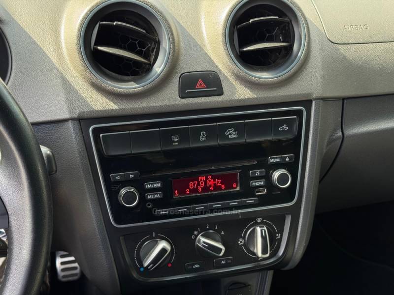 VOLKSWAGEN - SAVEIRO - 2015/2016 - Vermelha - R$ 74.900,00