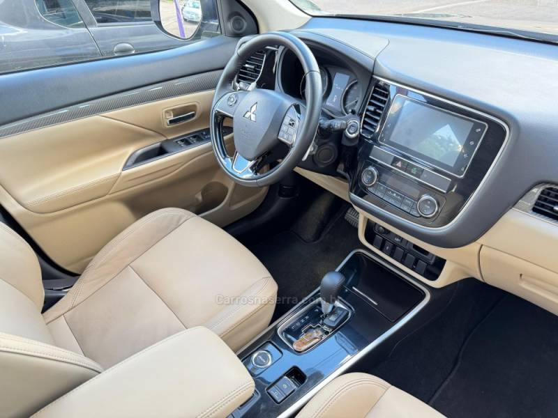 MITSUBISHI - OUTLANDER - 2018/2019 - Prata - R$ 159.900,00