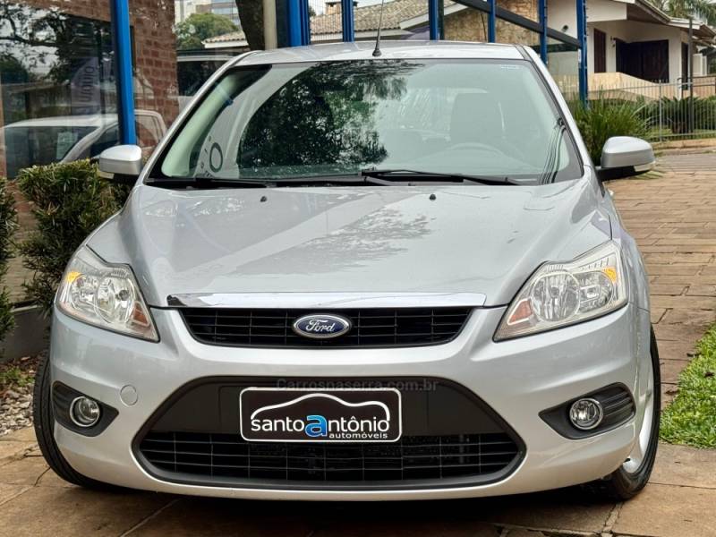 FORD - FOCUS - 2011/2012 - Prata - R$ 43.900,00