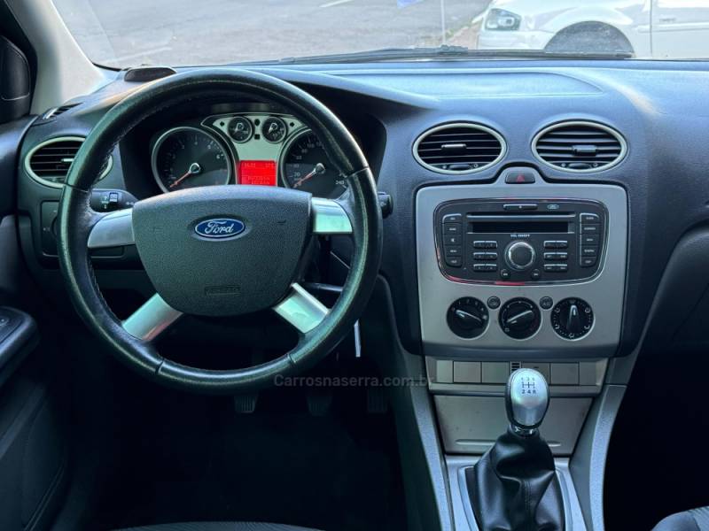 FORD - FOCUS - 2013/2013 - Cinza - R$ 45.900,00