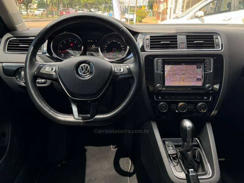 VOLKSWAGEN - JETTA - 2016/2016 - Branca - R$ 99.900,00