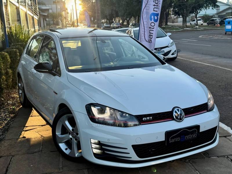 VOLKSWAGEN - GOLF - 2014/2015 - Branca - R$ 139.900,00
