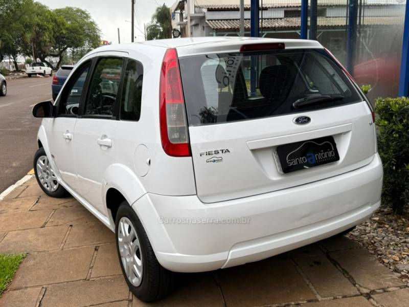 FORD - FIESTA - 2012/2013 - Branca - R$ 34.900,00