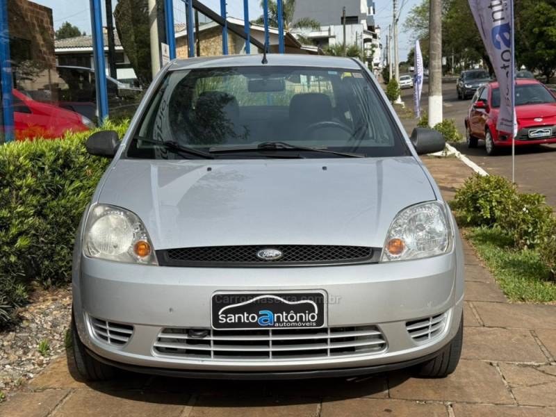 FORD - FIESTA - 2006/2007 - Prata - R$ 24.900,00