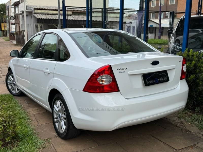 FORD - FOCUS - 2012/2012 - Branca - R$ 41.900,00