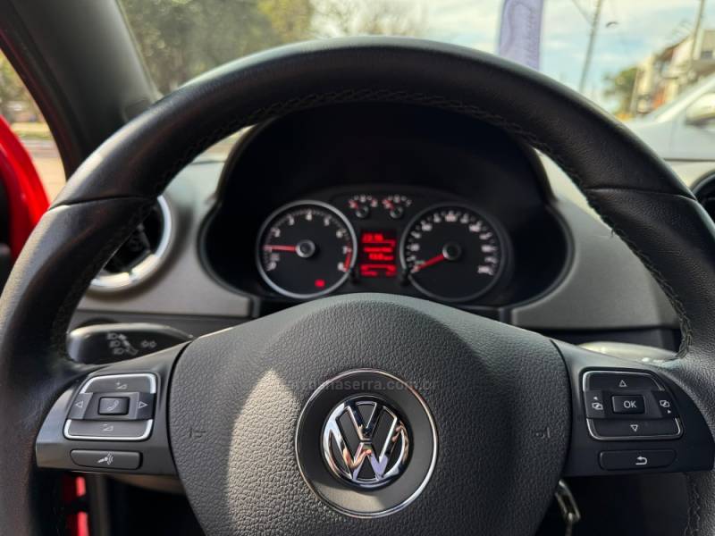 VOLKSWAGEN - SAVEIRO - 2015/2016 - Vermelha - R$ 74.900,00