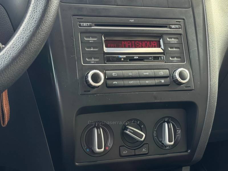VOLKSWAGEN - FOX - 2013/2013 - Branca - R$ 44.900,00