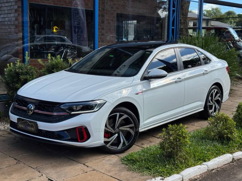 VOLKSWAGEN - JETTA - 2024/2024 - Branca - R$ 225.900,00