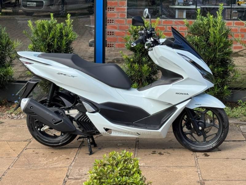 HONDA - PCX - 2023/2023 - Branca - R$ 22.900,00