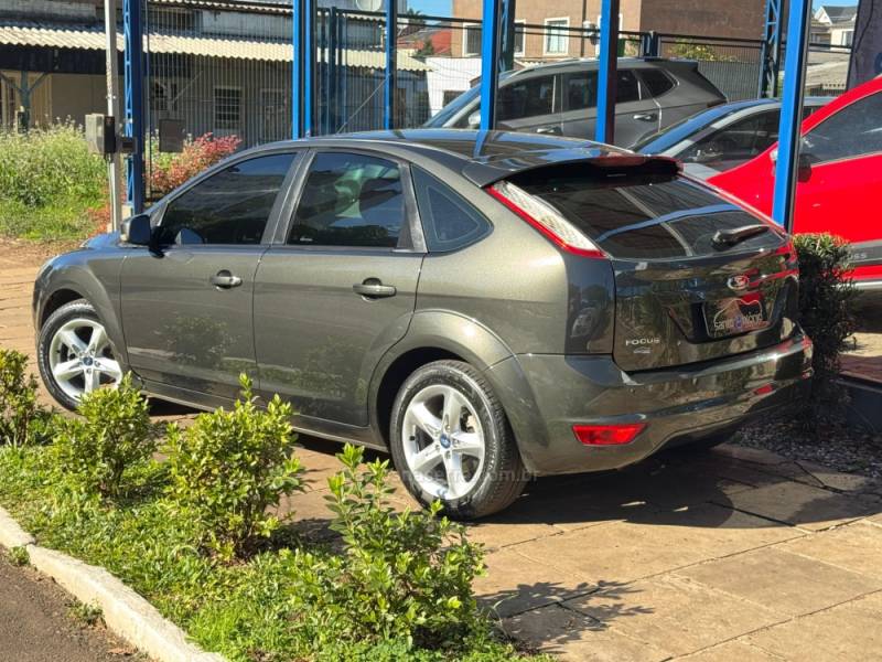 FORD - FOCUS - 2013/2013 - Cinza - R$ 45.900,00
