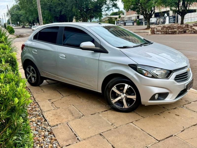 CHEVROLET - ONIX - 2017/2018 - Prata - R$ 65.900,00