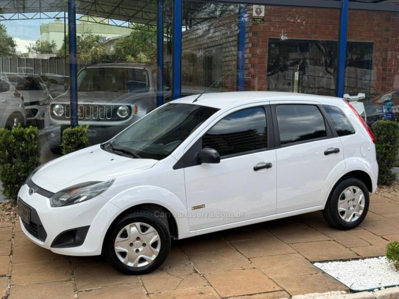 FORD - FIESTA - 2011/2012 - Branca - R$ 31.900,00