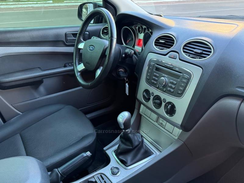 FORD - FOCUS - 2013/2013 - Cinza - R$ 45.900,00