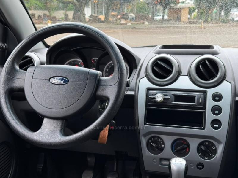 FORD - FIESTA - 2012/2013 - Branca - R$ 34.900,00