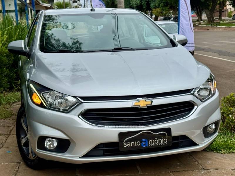 CHEVROLET - ONIX - 2017/2018 - Prata - R$ 67.900,00