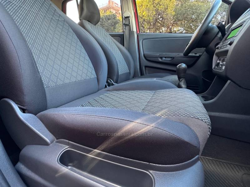 VOLKSWAGEN - FOX - 2015/2015 - Vermelha - R$ 45.900,00