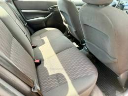 FORD - FOCUS - 2005/2005 - Vermelha - R$ 19.900,00