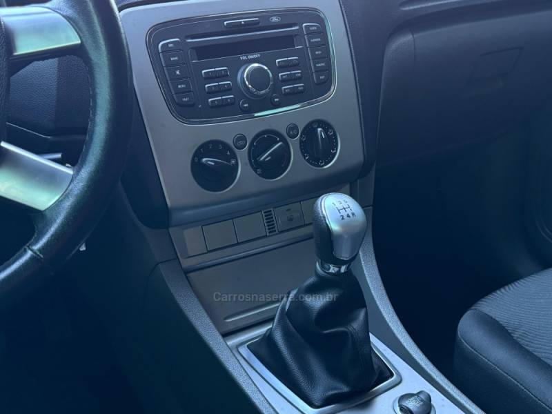 FORD - FOCUS - 2013/2013 - Cinza - R$ 45.900,00